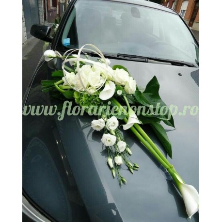 Aranjament de flori pentru masina la nunta