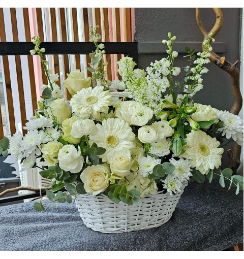 Aranjament floral funerar in cos impletit