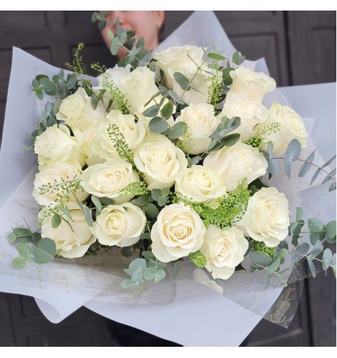 Buchet trandafiri albi